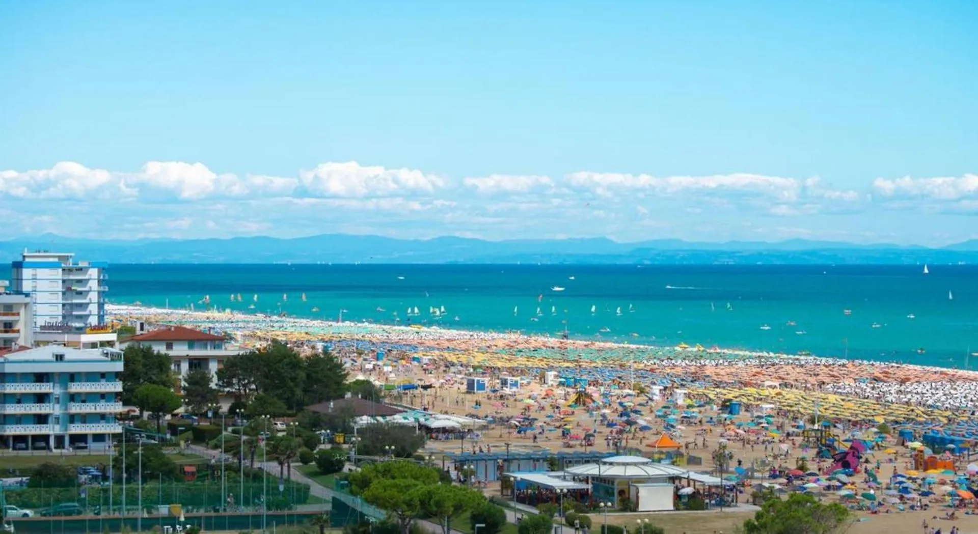 Beautiful Villa With Private Garden Near The Beach By Beahost Rentals Bibione Italia
