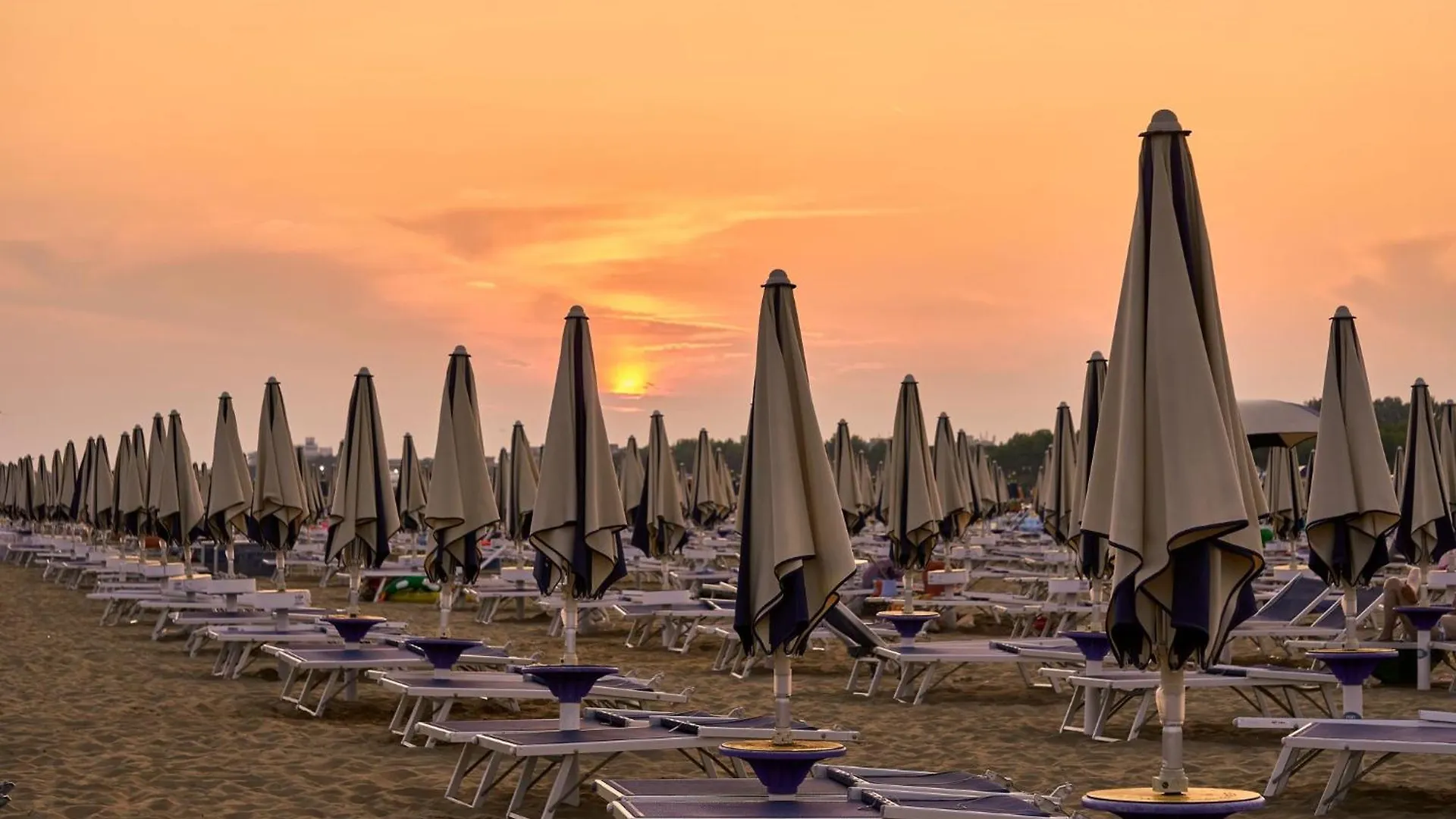 Beautiful Villa With Private Garden Near The Beach By Beahost Rentals Bibione Italia
